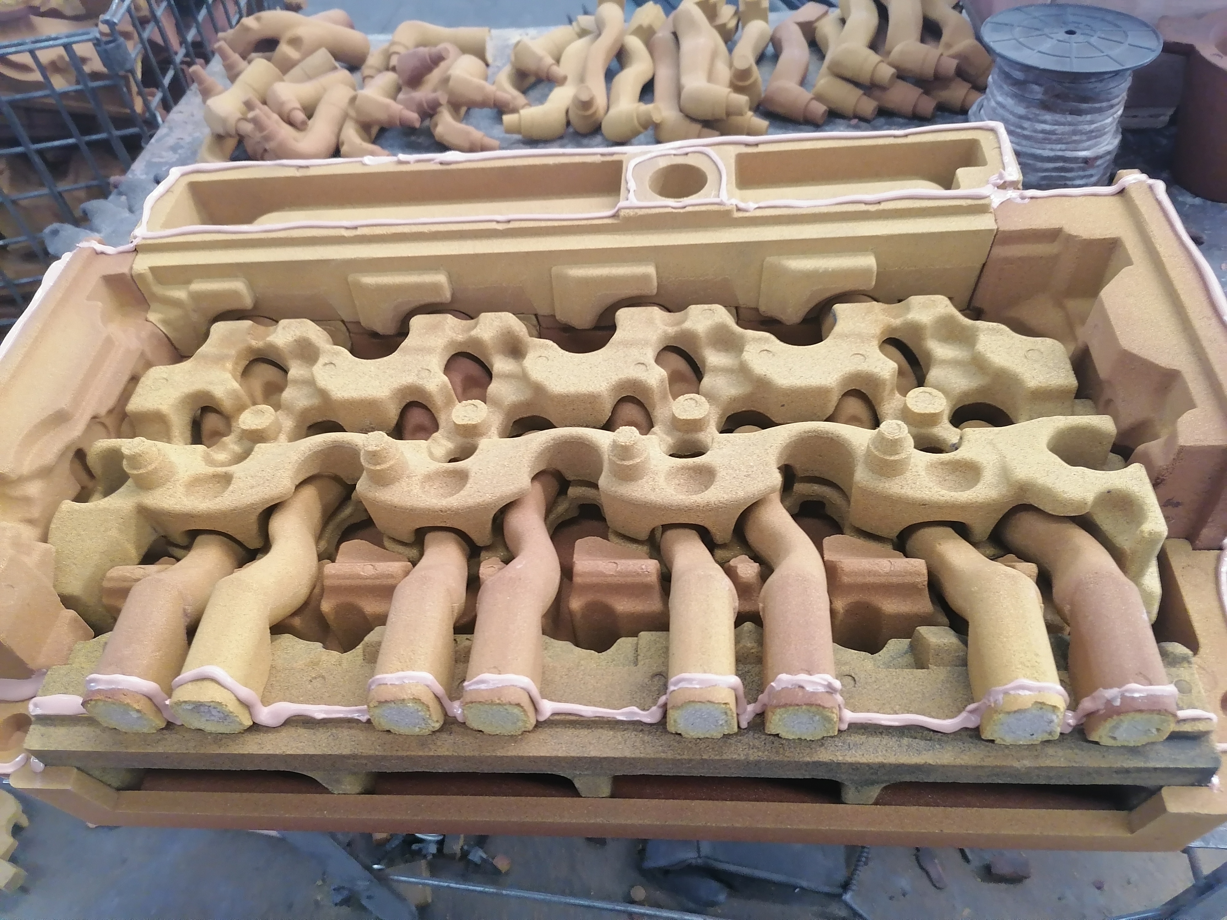 發(fā)動機(jī)箱體